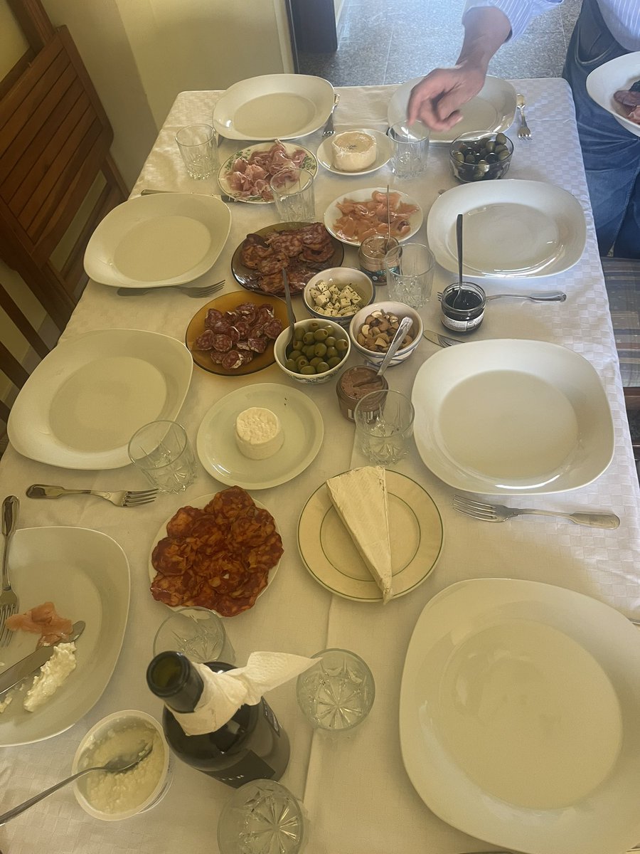 izzitrin's tweet photo. in lisbon, having something cool for lunch like a cigarette and then going to work for one half hour, two half hour https://t.co/ihdPzmAgPK