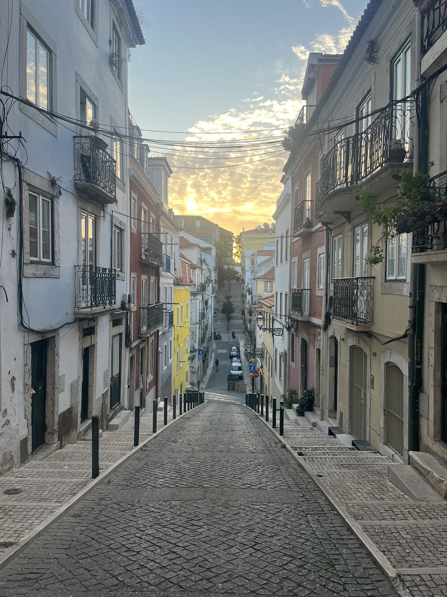 izzitrin's tweet photo. in lisbon, having something cool for lunch like a cigarette and then going to work for one half hour, two half hour https://t.co/ihdPzmAgPK