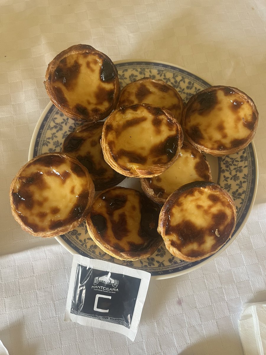 izzitrin's tweet photo. in lisbon, having something cool for lunch like a cigarette and then going to work for one half hour, two half hour https://t.co/ihdPzmAgPK