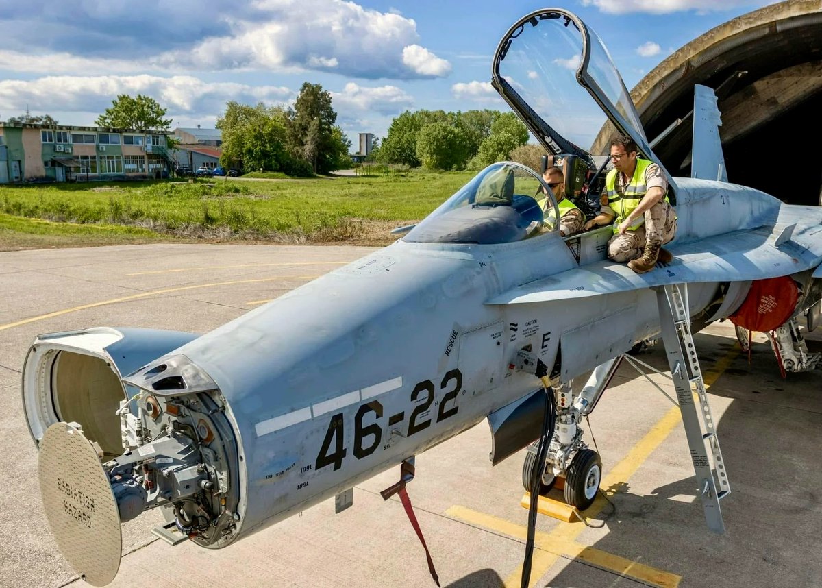 RealAirPower1's tweet photo. A Spanish EF-18A undergoing routine avionics maintenance. When the radome swings open, you realize a modern fighter is essentially a flying radar with wings 😀 https://t.co/ssSvoSdBD0