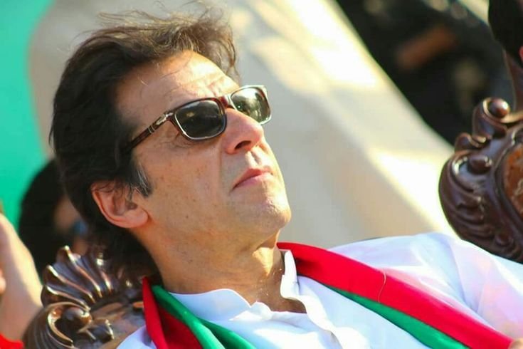 GQ_14_'s tweet photo. Sending heartfelt birthday wishes to Imran Khan! A peaceful democracy requires fair treatment for all. Free Imran Khan, his family, and political prisoners now!
#اکتوبر5_یوم_عمران_خان
#سر_بکف_میدان_میں https://t.co/dlBBFGeqo9