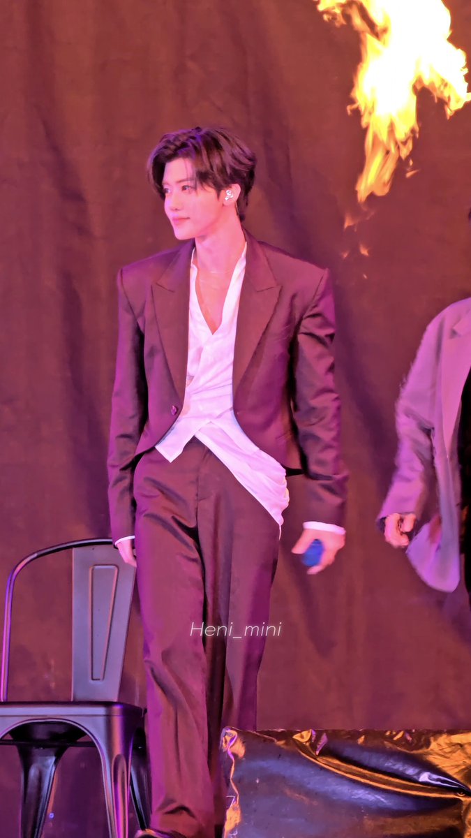 starfess's tweet photo. -star brb ngedit Jaemin pakai intro ganteng Indonesia 🎸🔥🔥🔥🔥🔥✨

https://t.co/Eb3Jtouzau