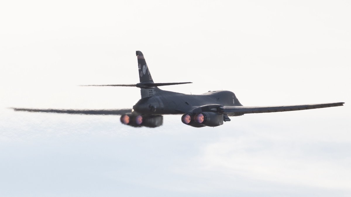 CraigYoungMedia's tweet photo. B-1B Doolittle Raiders departing RAF Fairford heading home https://t.co/PlqRlNDycY