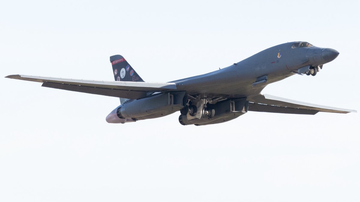 CraigYoungMedia's tweet photo. B-1B Doolittle Raiders departing RAF Fairford heading home https://t.co/PlqRlNDycY