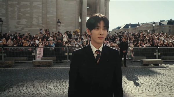 Anderson412_'s tweet photo. Valentino SS27 is about interference and resonance. Park Siwoo walking in is the resonance.

PARK SIWOO AT VALENTINO PFWSS27

#PARKSIWOOxVALENTINO
#VALENTINOPFWSS27
#PARKSIWOO https://t.co/nd1NmsfagV