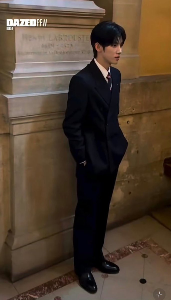 Anderson412_'s tweet photo. Valentino SS27 is about interference and resonance. Park Siwoo walking in is the resonance.

PARK SIWOO AT VALENTINO PFWSS27

#PARKSIWOOxVALENTINO
#VALENTINOPFWSS27
#PARKSIWOO https://t.co/nd1NmsfagV