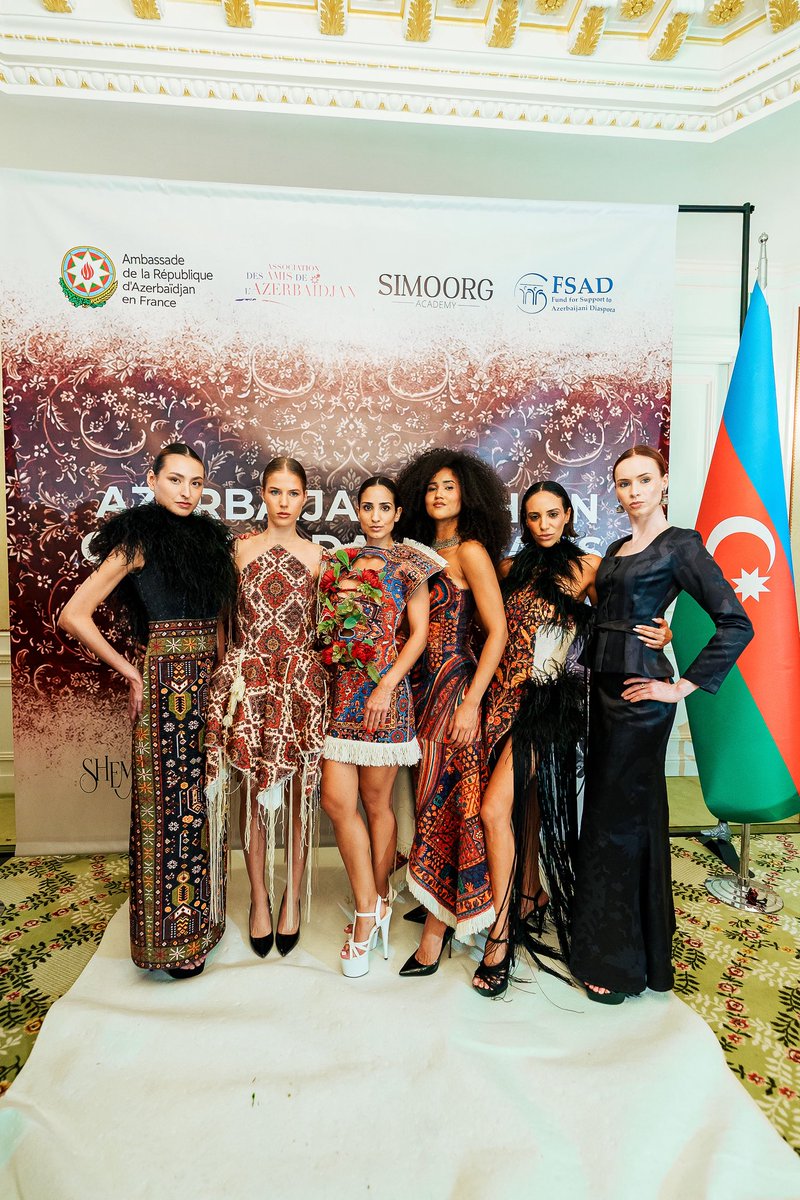 AmisAzerbaidjan's tweet photo. Retour en images sur le Fashion Culture Day in Paris,en présence de S.E. @LAbdullayevaMFA, porté par SİMOORG Academy et @AmisAzerbaidjan 

SIMOORG- une plateforme qui accompagne une nouvelle génération de designers 🇦🇿 et fait rayonner la mode 🇦🇿 à l’international. https://t.co/afQECjxeHd