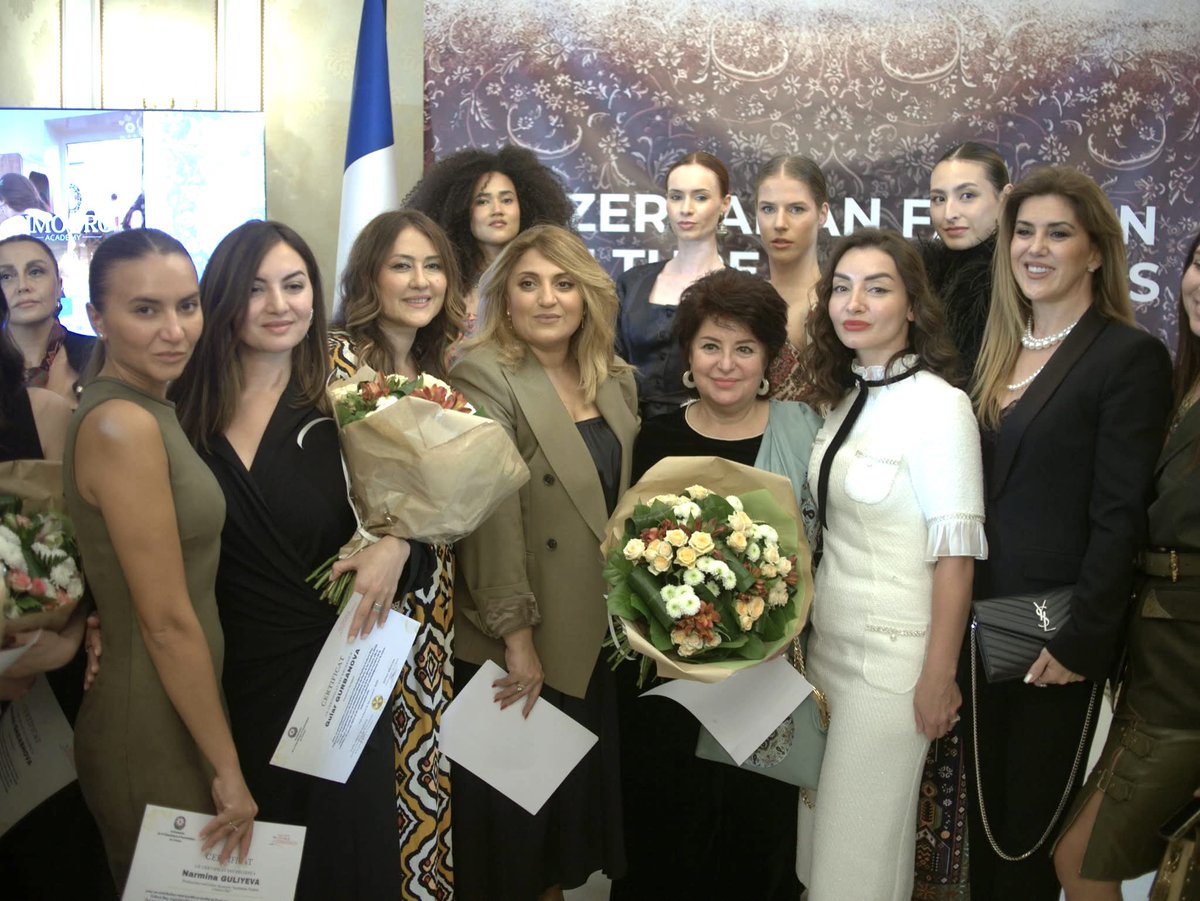 AmisAzerbaidjan's tweet photo. Retour en images sur le Fashion Culture Day in Paris,en présence de S.E. @LAbdullayevaMFA, porté par SİMOORG Academy et @AmisAzerbaidjan 

SIMOORG- une plateforme qui accompagne une nouvelle génération de designers 🇦🇿 et fait rayonner la mode 🇦🇿 à l’international. https://t.co/afQECjxeHd
