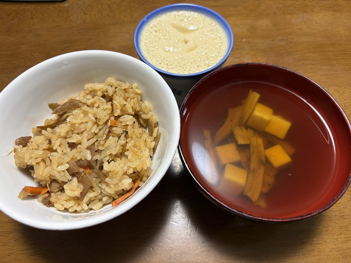 kfp61958472's tweet photo. 松茸づくし
#秋
#松茸
#炊き込みご飯
#お吸い物
#茶碗蒸し https://t.co/o9Lui7XHmu
