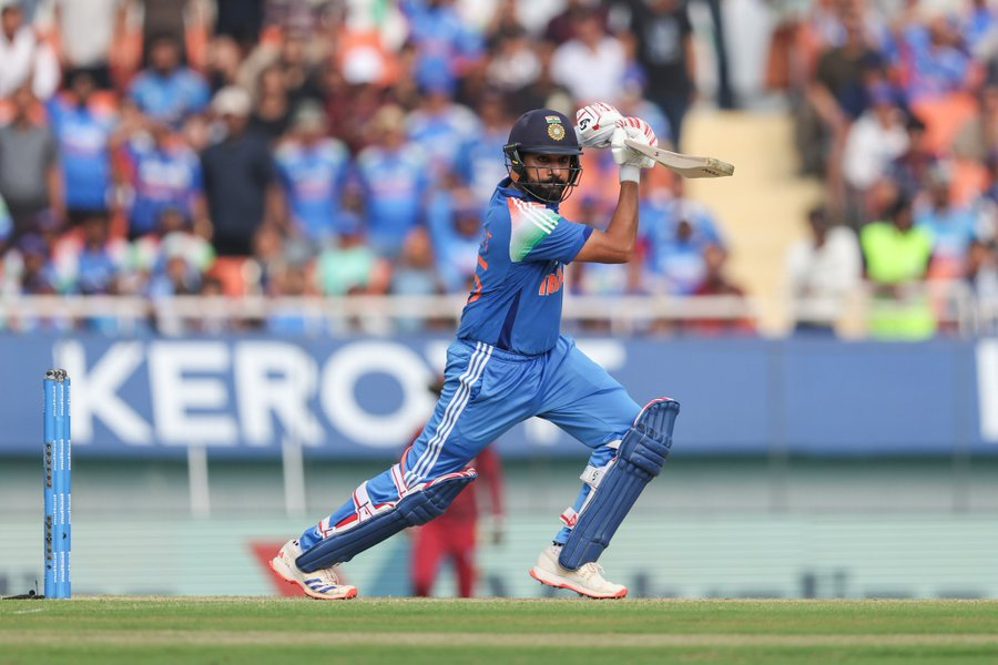 TheCricketPanda's tweet photo. Most ODI 50+ scores in 350+ Team Totals
(innings)

◉ 17: Rohit Sharma (26)
◎ 17: Joe Root (26)
◎ 17: Virat Kohli (28)
◎ 14: David Warner (15)
◎ 13: Shubman Gill (14)
◎ 13: Hashim Amla (17)
◎ 13: AB de Villiers (19) https://t.co/lmUhYtSxmZ