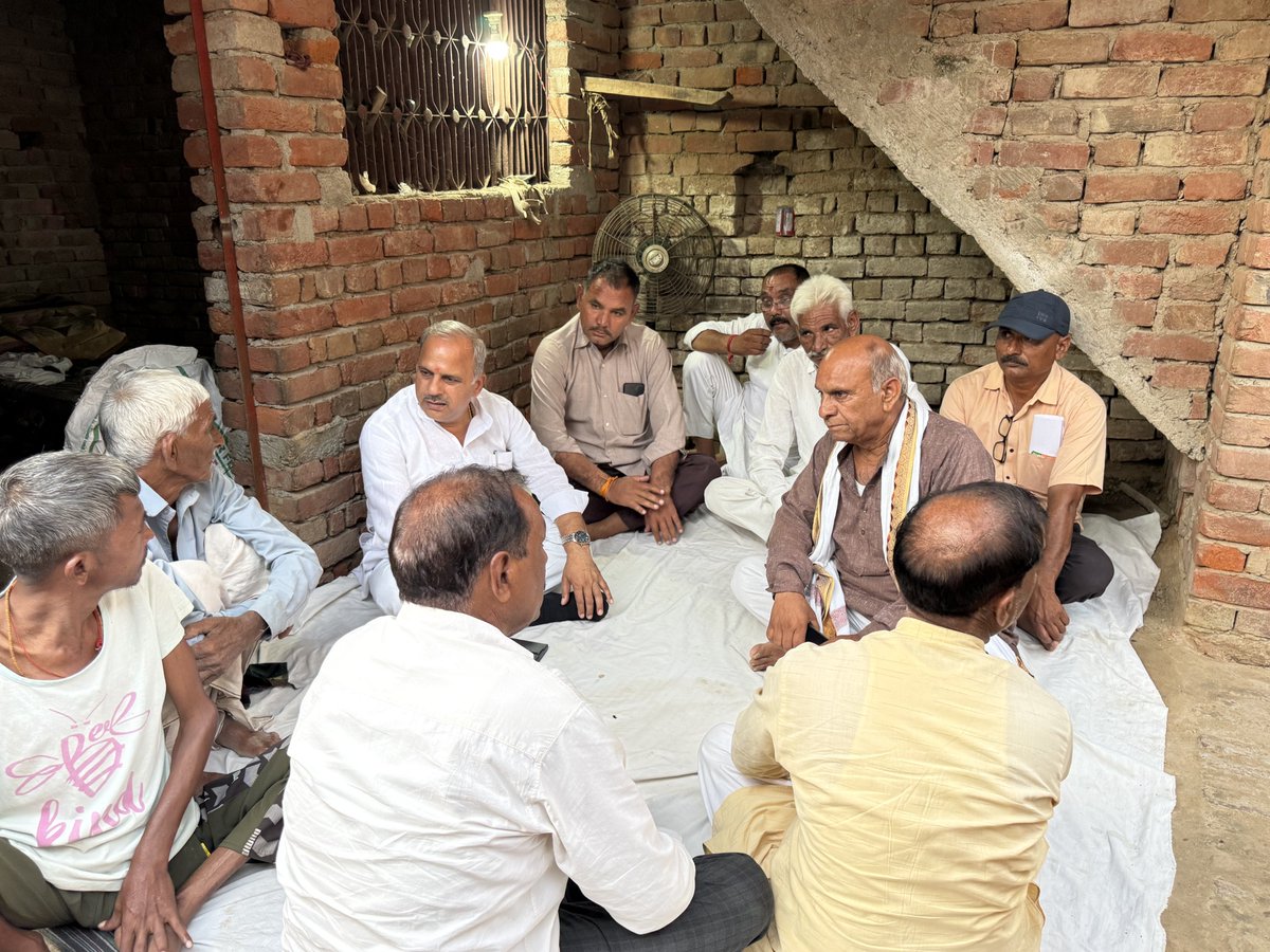 AnilParasharMLA's tweet photo. जनसंवाद से जनविकास!

आज कोल विधानसभा क्षेत्र के अंतर्गत जनसंपर्क किया। स्थानीय निवासियों से मिलकर क्षेत्र की वर्तमान स्थितियों पर चर्चा की और उनके सुख-दुख में सहभागी बना। हम निरंतर प्रयास कर रहे हैं कि क्षेत्र की हर समस्या का त्वरित समाधान हो और खुशहाली आए। https://t.co/6kx0oDZRfS