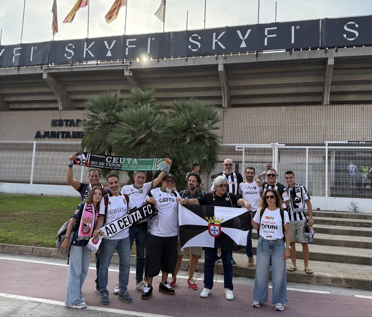 ROrellut's tweet photo. #RO con nuestros hermanos de @ADCeuta_FC 
Mucho ánimo! https://t.co/AIYHJKy7CU