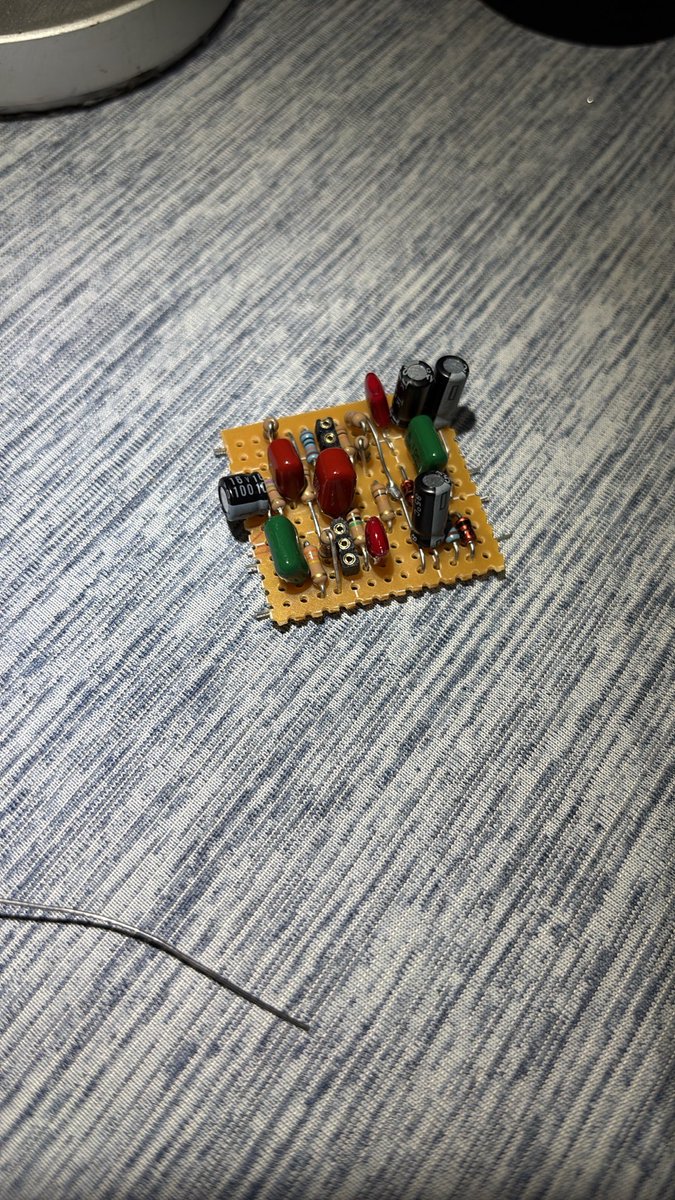 ukulelefromhell's tweet photo. 秋の夜長に基板作り

#自作エフェクター https://t.co/Ct9fpzHtPb