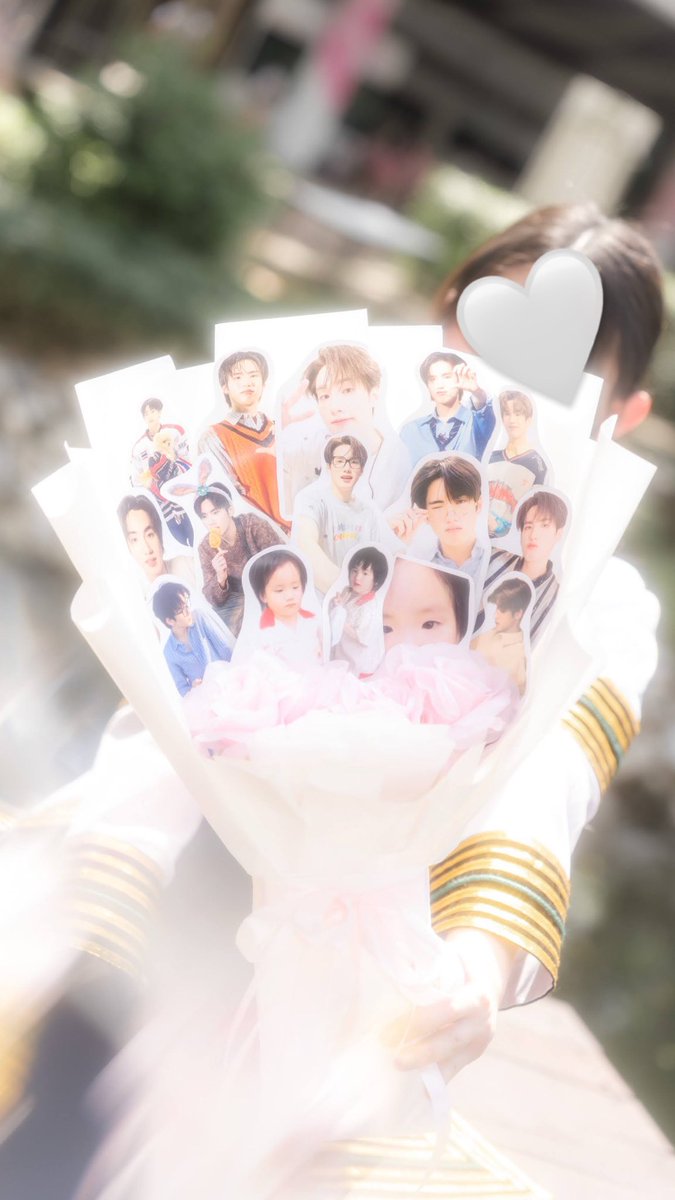 mxndsxs's tweet photo. พี่เรียนจบแล้วอ้วมมม🥹 🎓✨

แระช่ายย Special thanks to #PHUTATCHAI  & #BUSbecauseofyouishine 🚌💙

Thank you for always saving my heart na kub💗 ขอบคุณภูภูและน้องบัสทุกคนที่ทำให้พี่เรียนจบมาได้แบบไม่ mental breakdown 55555 🤟🏻

      ขอบคุณภูภูที่ทำให้ยิ้มง่ายขึ้น แล้วก็ทำให้รู้สึกถูกรักอยู่เสมอ🤍 

      ขอบคุณน้องบัส แก๊งเด็กผชที่ทำให้ชีวิตนสพมอมๆไม่เหงา ได้ไปคอน ไปevent ได้ออกจากsafe zoneแบบสุดๆ อะไรที่ไม่เคยทำ ก็ได้ทำหมดเรย55555 รักคั้บน้องบัสสส🫶🏻💘

อันนี้ก็สำคัญแม่กกก ขอบคุณพี่ๆน้องๆบีอัสทุกคนทั้งที่มาหากัน แล้วก็ส่งใจมา มีของขวัญรับปริญญามาให้พ้มด้วย🥺 มาติ่งบัสให้อะไร ให้พ้มได้เจอคนที่น่ารักเย้อะเลยแหละะ ขอบคุณนะคะ🤍