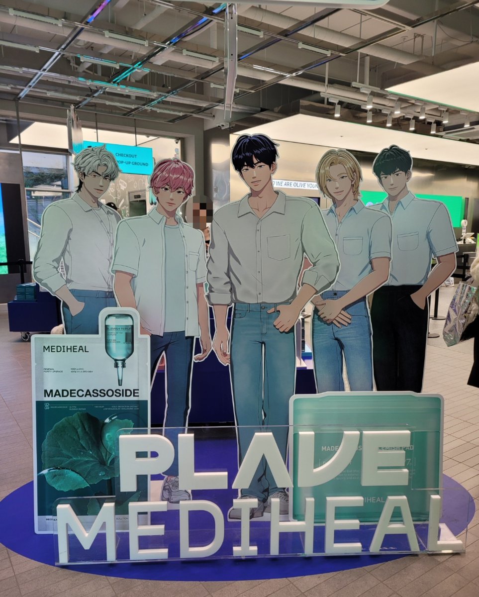 JAM_GI_DOL's tweet photo. 이글 보니 진짜 뉴플리님들은 모르실만한 행사(?)들이 많겠다...

십카페 처음 오픈했을땐 주문서 종이로받았던거
홍대 8번출구 앞 큰 올영 플레이브 1층메인 팝업있던거
칼파원땐 명동올영, 성수올영
1층 입구부터 플레이브 도배해놓고
앨범나오는날 딱 오후 6시부터 
올영에서 앨범 구매 가능해서 
아침부터 가서 번호표받았던거...🥹ㅋㅋㅋ