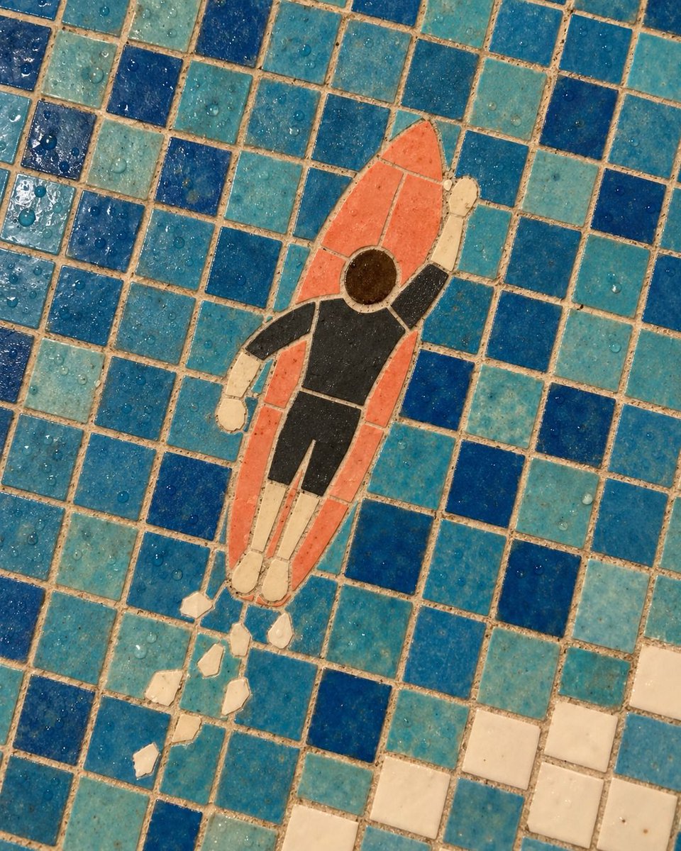 RaminNasibov's tweet photo. Shower floor with surfers paddling out to the drain. https://t.co/Bvzsk5CqVq