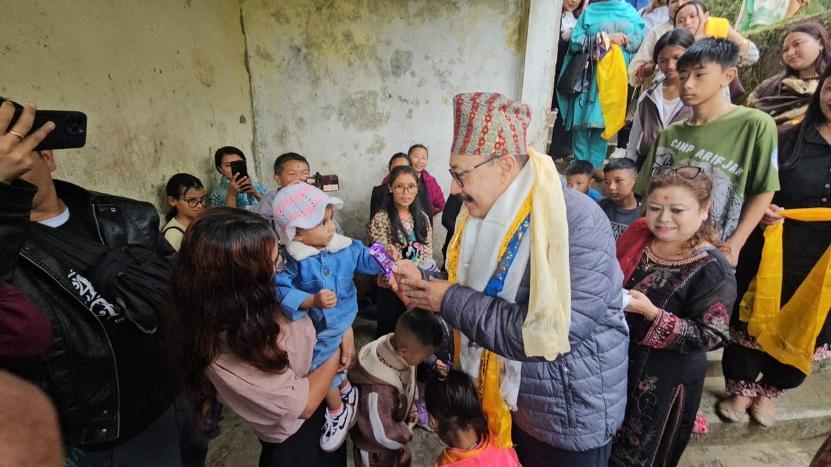 harshvshringla's tweet photo. A truly meaningful #AanganKaMilan in Lebong Valley, Darjeeling. 

Meeting our children, mothers and dedicated frontline workers reaffirmed that Seva begins with being present and serving at the grassroots.

Inspired by the spirit of service championed by Hon’ble Prime Minister Shri @narendramodi Ji, as we mark Modi@25.

@PMOIndia @AmitShah @NitinNabin @BJP4India @BJP4Bengal @SuvenduWB @SamikBJP @Rajyasabhasectt @BJPCentralMedia 

#SevaSankalpAbhiyan #ModiAt25