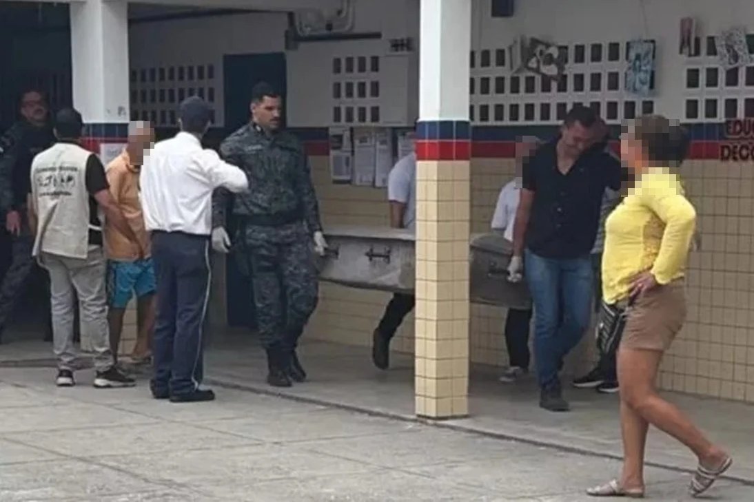 poptime's tweet photo. 🚨 GRAVE: Homem de 68 anos MORRE após passar mal dentro de uma seção eleitoral em Cupira, no Agreste de Pernambuco. https://t.co/46DVEFa0PG