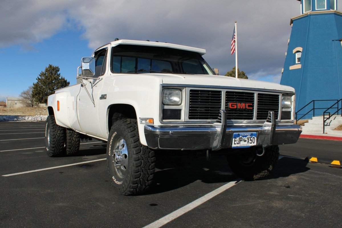 SunbloomEden's tweet photo. @sabamaliktmhg Yes in a 1986 lifted dually.
Picture is not  my grandfather dually but very close.
I cant find any pics of rn https://t.co/avtnWuGvOW