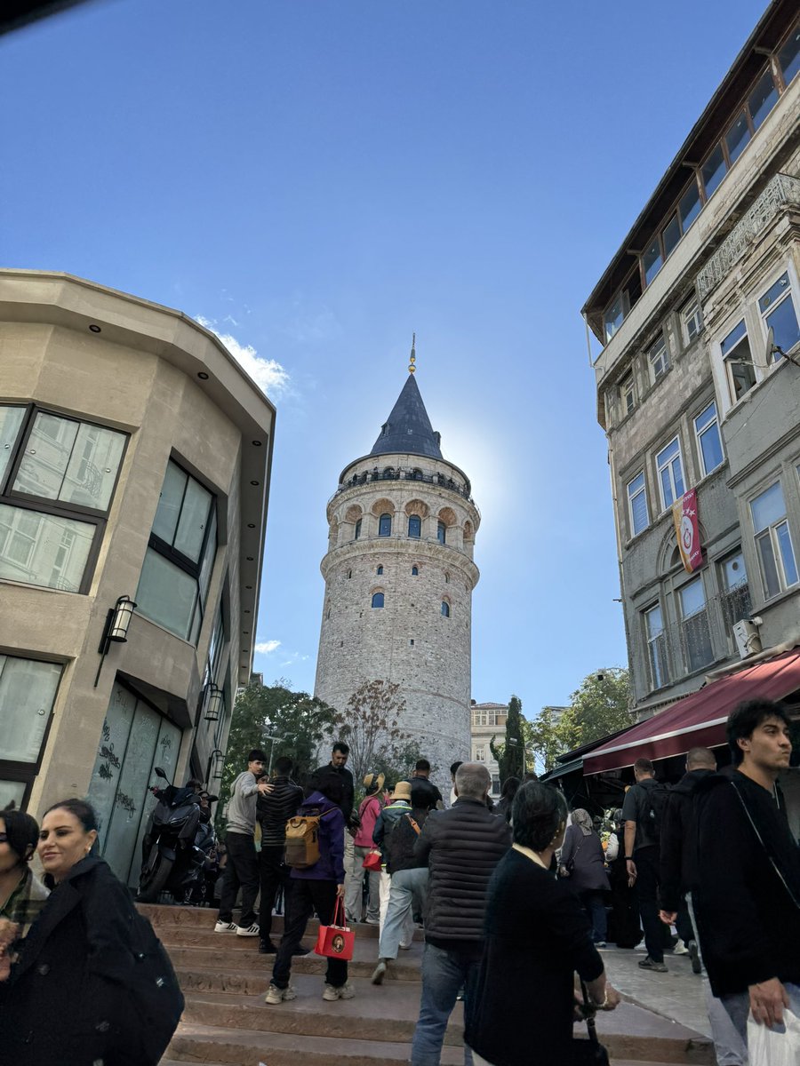 Serhat_tekinnn's tweet photo. Ulan galata ne güzelsin #galatakulesi #galata #istanbul https://t.co/YuRWFP7nUW