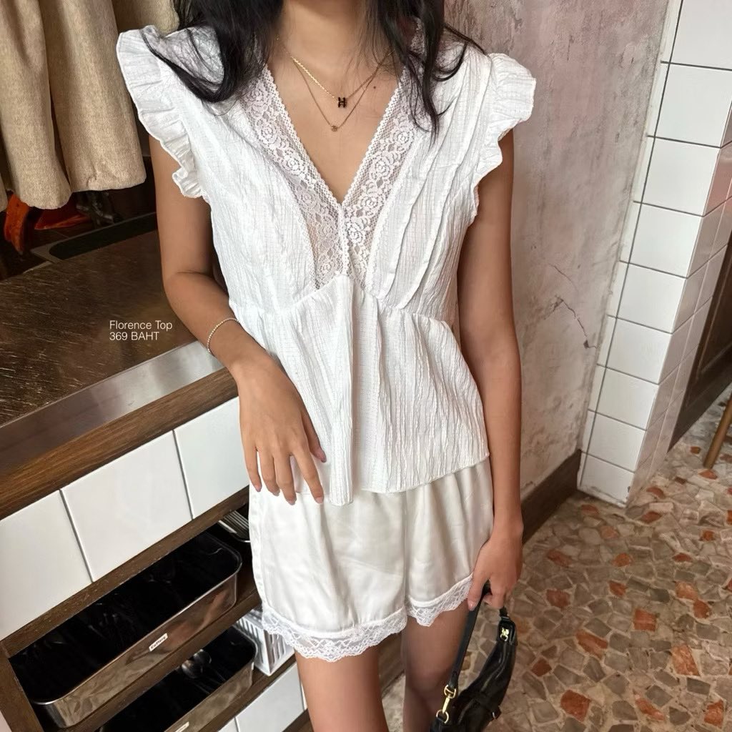 XxqltfxX's tweet photo. ใส่ 1 ครั้ง สีขาว 350.-
Florence Top เสื้อแขนกุดลูกไม้
ฟรีไซส์

📬 shipping 35

#ส่งต่อเสื้อผ้า #ส่งต่อเสื้อผ้ามือสอง #เสื้อผ้ามือสอง #โล๊ะตู้เสื้อผ้า #vghbkk #cintageshop #stylistshop #ส่งต่อcintage  #ส่งต่อduex #cryingcenter https://t.co/kyrAIQw0ZY