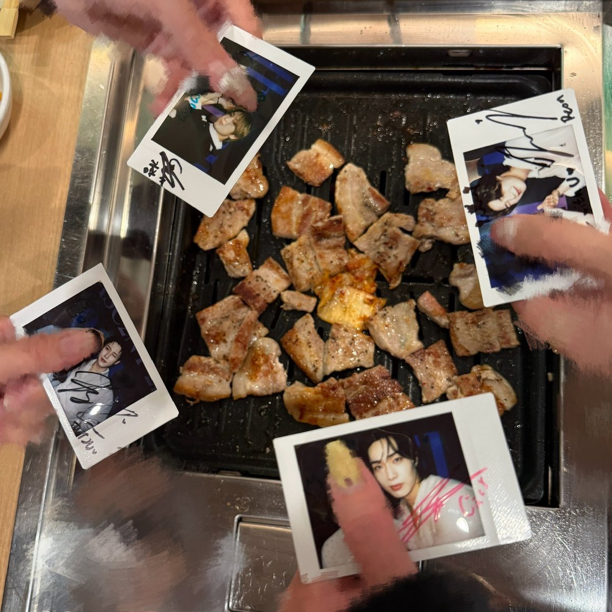 _a_812's tweet photo. 막공도 에피랑 같이🤍🖤💚❤️
곧 보자〜🥹
#에피랑_여기_왔섭 https://t.co/O3dMWXakwI