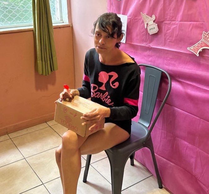 alinadurso's tweet photo. Urgente aqui: As campanhas para ajudar as trans da casa florescer 2 está passando por um momento muito delicado

O algoritmo mudou e essa rede agora não entrega mais os posts que faço para as meninas

Com isso, estamos desde semana passada passando um sufoco tentando bater o valor de 800 reais para comprar itens que elas precisam

Vamos ajudar gente!

Pix: traviarcado@gmail.com