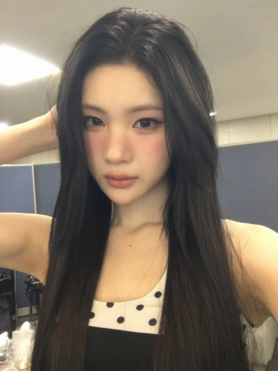 sillyjuun's tweet photo. Blush is blushing. Red as a ripe cherry. 🍒 https://t.co/b14moXcKaW