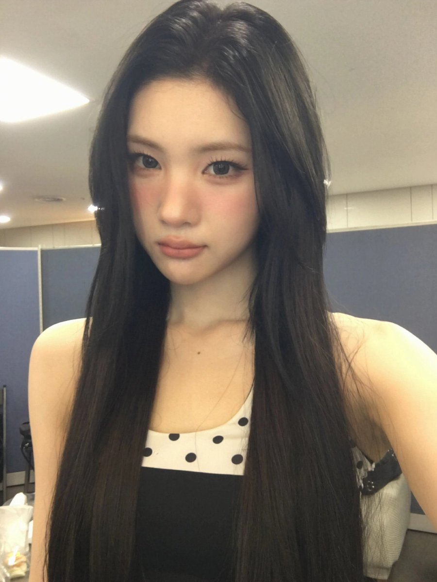 sillyjuun's tweet photo. Blush is blushing. Red as a ripe cherry. 🍒 https://t.co/b14moXcKaW