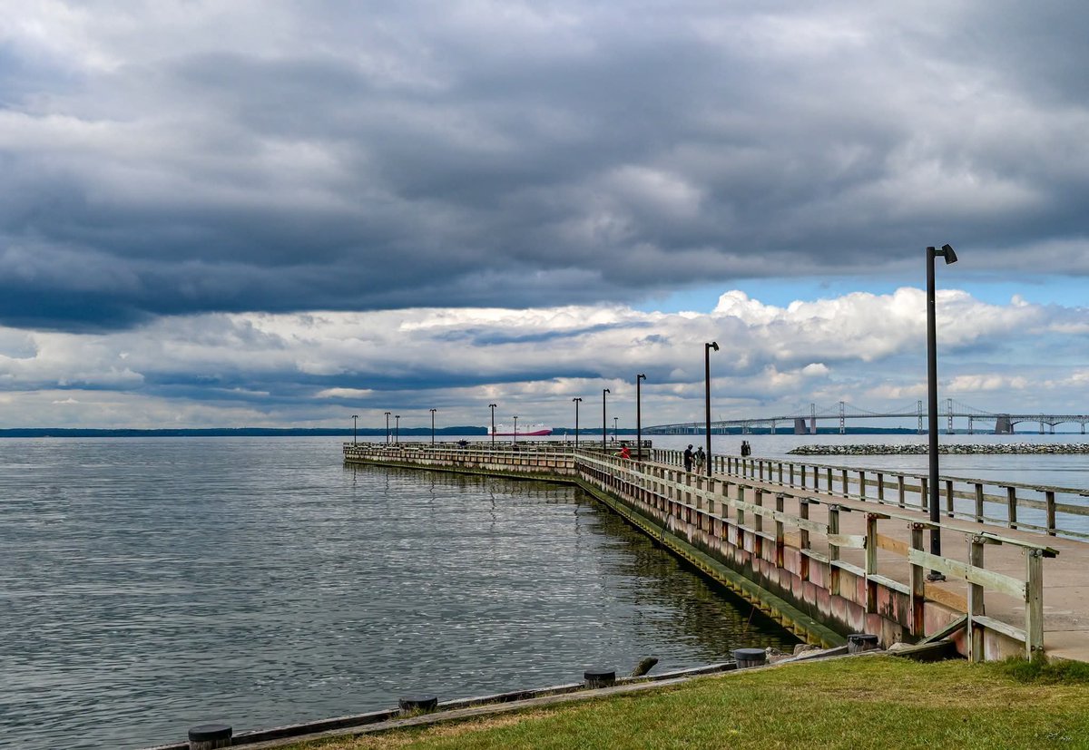 ByTheBayPhotos's tweet photo. Interesting clouds earlier this week over the Chesapeake Bay at the Matapeake Fishing Pier. 

#ChesapeakeBay #Maryland #Delmarva #EasternShore https://t.co/rfwxeeYxlG