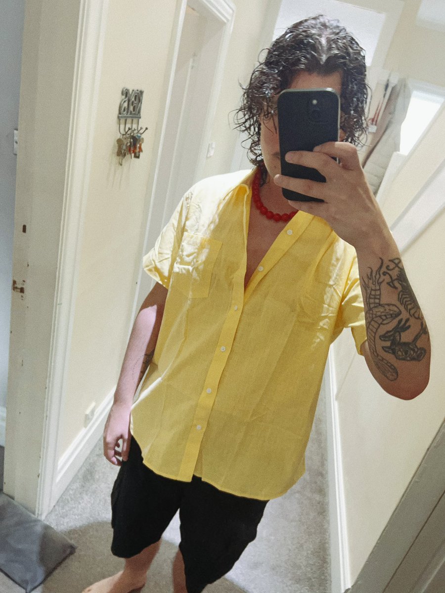 kinggarfs's tweet photo. If you can tell who I’m gonna be for Halloween I’ll give you a kiss 
(I’m still waiting for the hat) https://t.co/2YVPDlcfRB