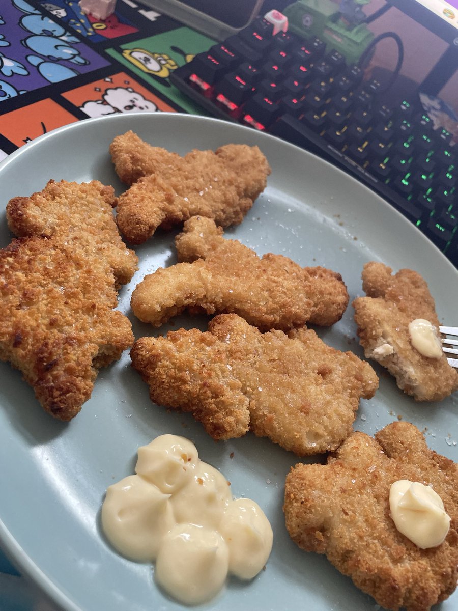 BabyNoex's tweet photo. Dino nuggets at the best https://t.co/07kohr0OHO