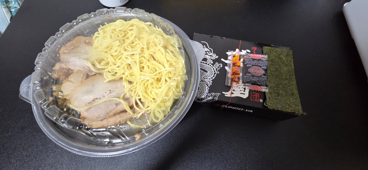 Teruchika39's tweet photo. 食欲の前に人は皆無力なのである https://t.co/hOcue3JluM