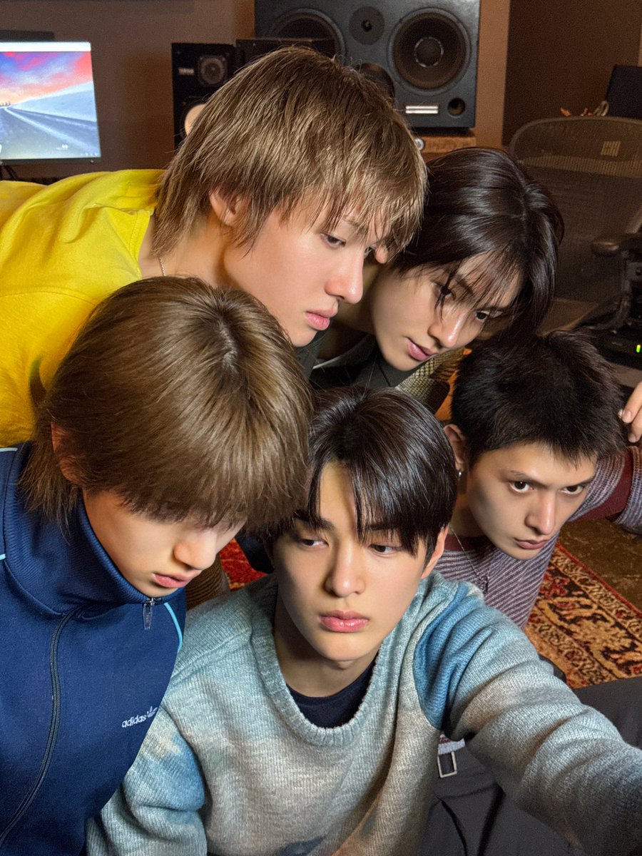 cortishieldvn's tweet photo. [261015] ✮⋆˙CORTIS DAILY BRAND REPUTATION BOOST✮⋆˙

GOAL: 140 Likes, 200 Replies, 80 Quotes
Leave a sweet message for CORTIS in Vietnamese, English or Korean!

NO EMOJI
NO COMMENT THE SAME
NO SPAM 
ADD PICTURES, VIDEOS

>>> REMEMBER TO HASHTAG AT THE END: #CORTIS #코르티스
>>> NOTES: No comment limit per account, but must be spaced at least 10 minutes apart