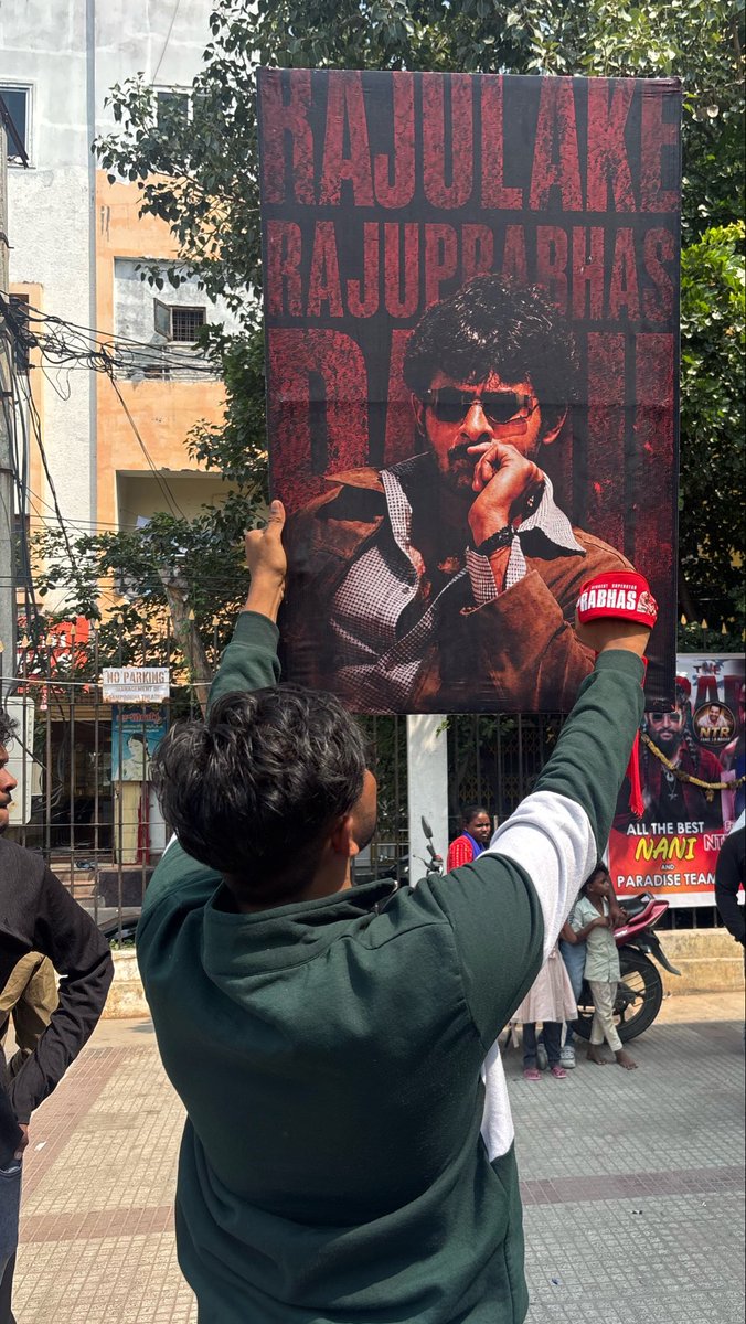 lovelycharan601's tweet photo. back to Blr 🚶🏻! 
Em chestham nuv ante pichi pranam❤️

Done with Pre Birthday celebrations ✊🏻🔥
Peak Nizam Nawab 🦖
Peak Celebrations🥵

Oct-23rd Ki Kaludham Raju Garu 
@PrabhasRaju 😭🔥🦖✊🏻!

Jai Rebel Star 🛐 https://t.co/D8B6eyEn1w