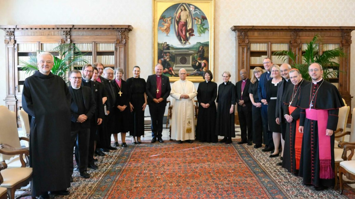 PostinusGul's tweet photo. https://t.co/2cHDdYq5WQ lewat @YouTube 

Foto: Vatican Media/WLF https://t.co/dZcObulxjv