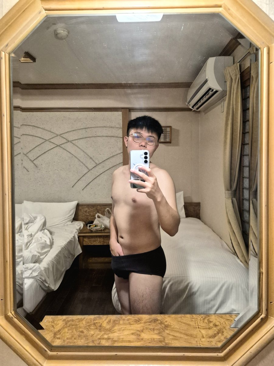 awei890912's tweet photo. 第一次在中部住到日系和室房
有溫泉旅館的既視感
和菲律賓小哥共度���天一夜後
他好像有點暈我……
只好跟他說：don't overthinking 😌 https://t.co/wW3MuBkOpn