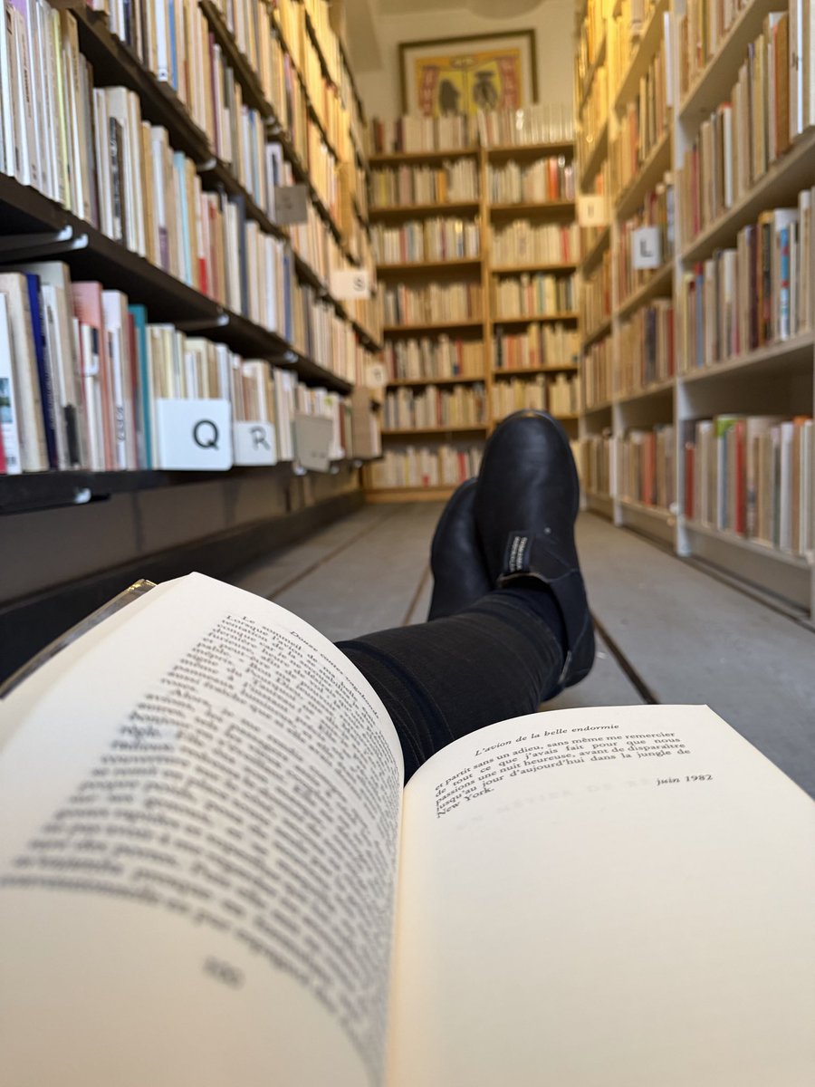 maria_mimia's tweet photo. Un libro cerrado es apenas un objeto. El lector es quien lo despierta. https://t.co/SK41xviG9t