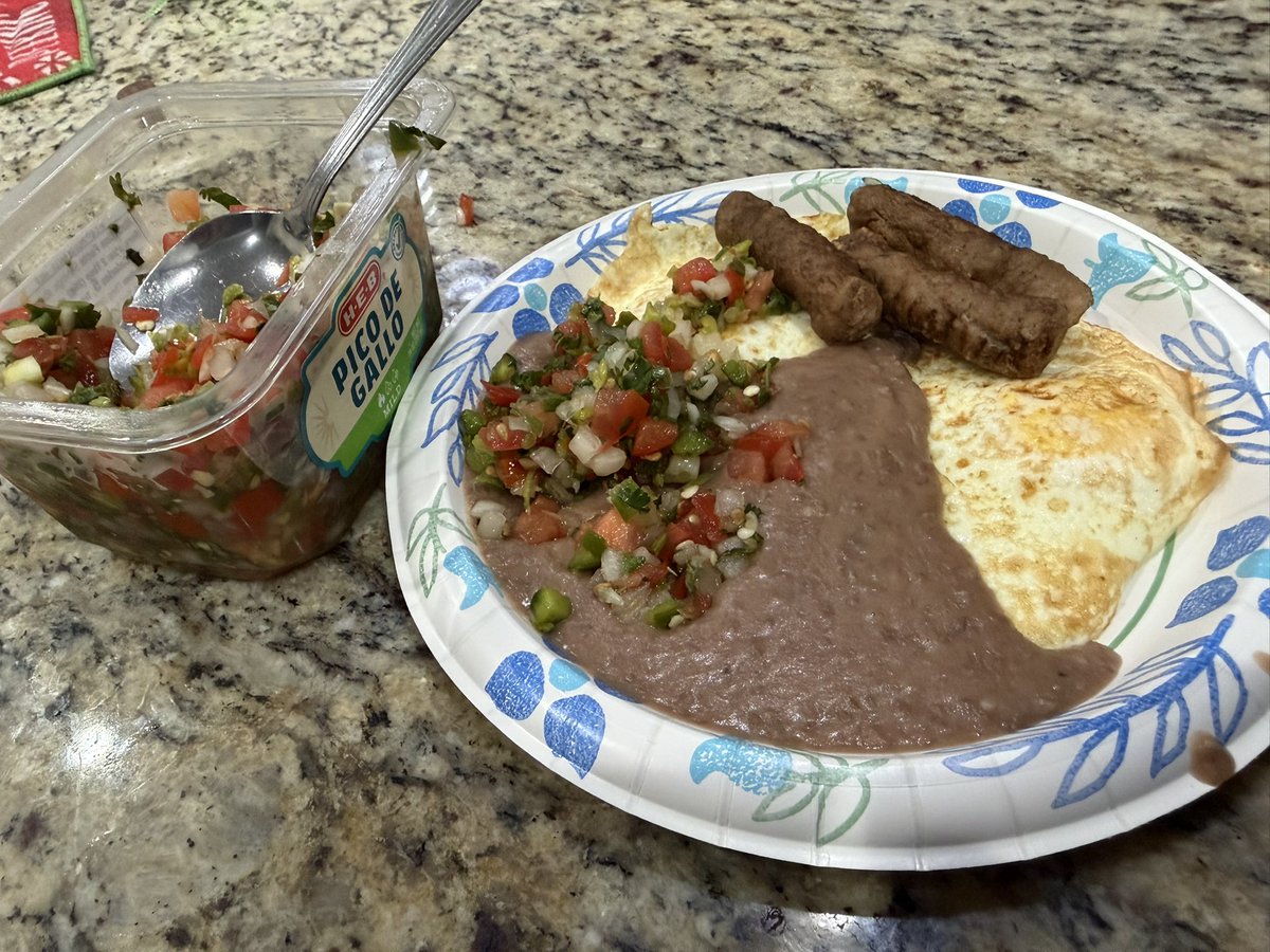 utrgvditv956's tweet photo. Victory Barbacoa needs to wait another week and the wife was like… here is some turkey sausage big back!

Kuzo is making Posole for lunch though👀

🌴✌🏽956

#UTRGV #Barbacoa https://t.co/vyIXeXSRwc