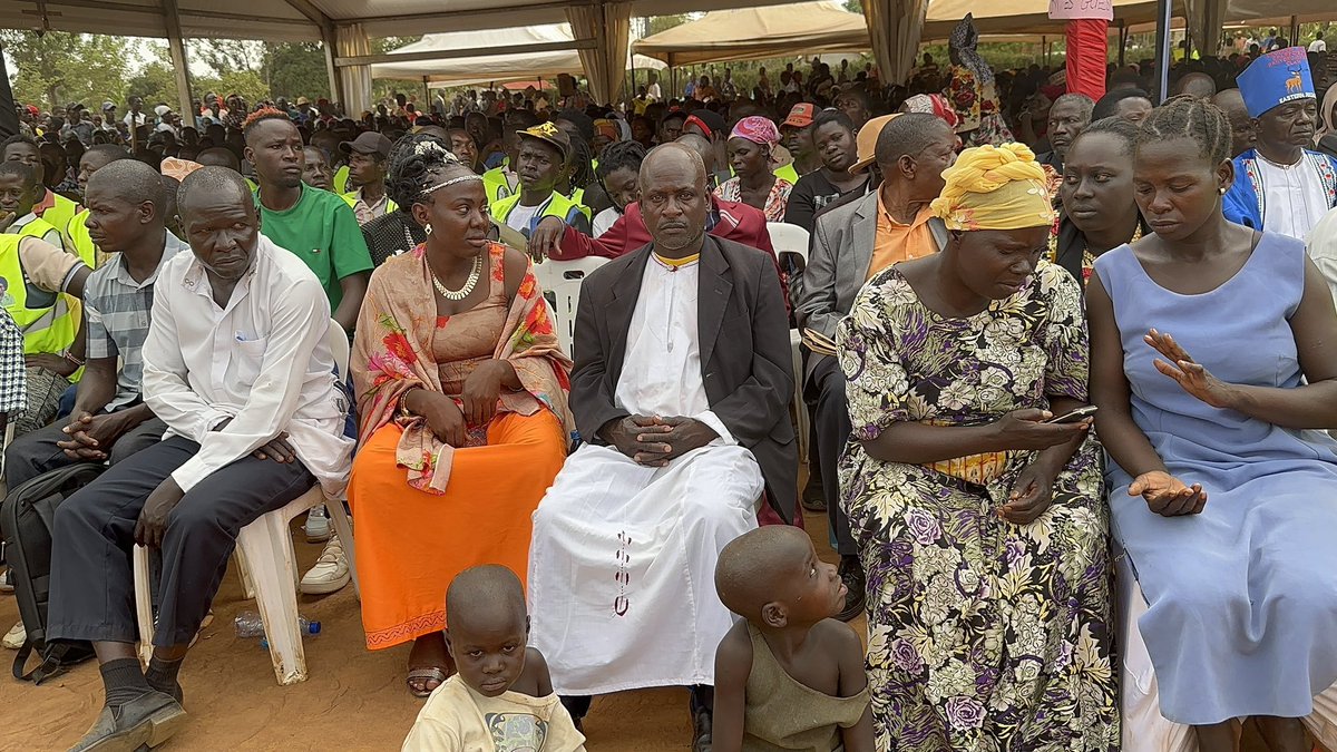 DrWakida's tweet photo. During Hon. @DrMusenero 's thanksgiving ceremony , I called upon the @GovUganda through @OPMUganda Rt. Hon. @R_Nabbanja to support Bukedi with the strategic plan to get people out of poverty.

#TimeToWork https://t.co/wuzqjnhyRt