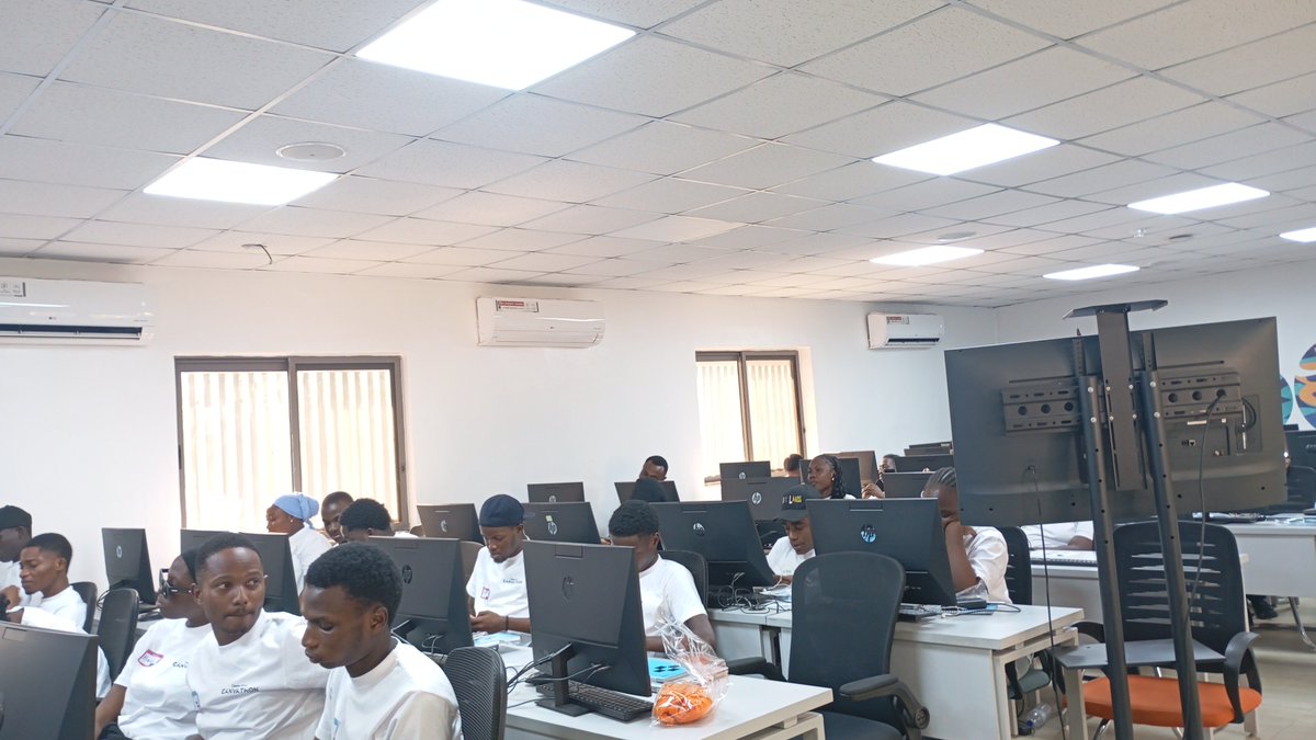 cilla__designs's tweet photo. Pictures from the just concluded canvathon Lagos.
I had a really nice time volunteering and seeing fellow exceptional creatives.
Congratulations to all the winners.
Hope to see you all at the @canva world tour Lagos Nov14
#canvathonlagos #canva #graphicdesign
#canvathon https://t.co/IYUBZWOx2O