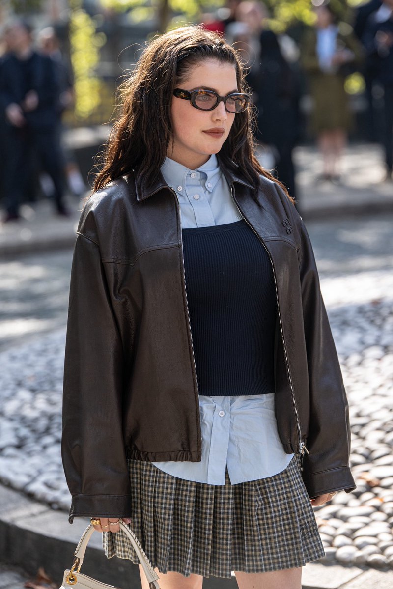 ellabrightes_'s tweet photo. 📸 Más imágenes de Ella Bright en el desfile de Miu Miu en París https://t.co/GSkos8nLMi