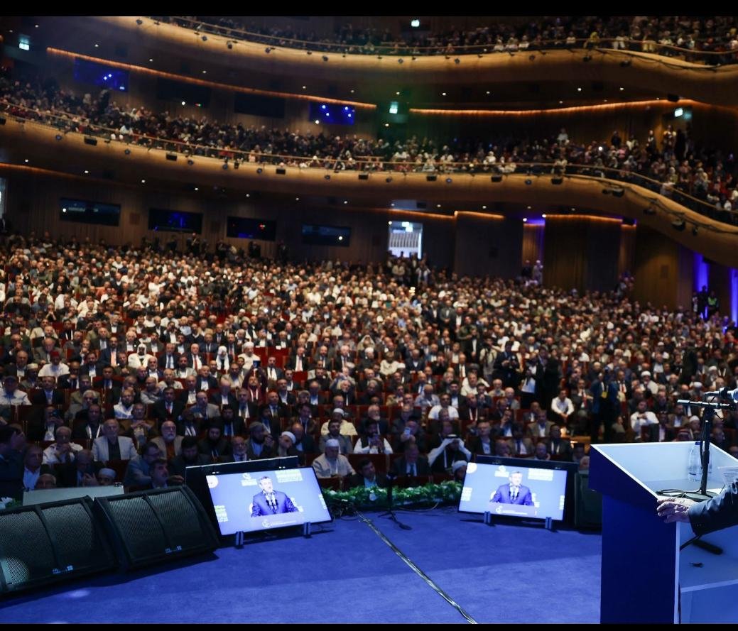 ihsanhocaresmi's tweet photo. Allah Teâlâ'nın inayetiyle telif ettiği eserlerle materyalizmanın bütün iddialarını çürüten, Uhuvvet,İhlas, Tesettür, İhtiyarlar Risalesi gibi onlarca telifatıyla İslam yolunu açan Bediüzzaman Said Nursi Hazretleri'ni bugün her zamankinden daha çok okumaya ve anlamaya muhtacız. https://t.co/IS4Vw7v0b7