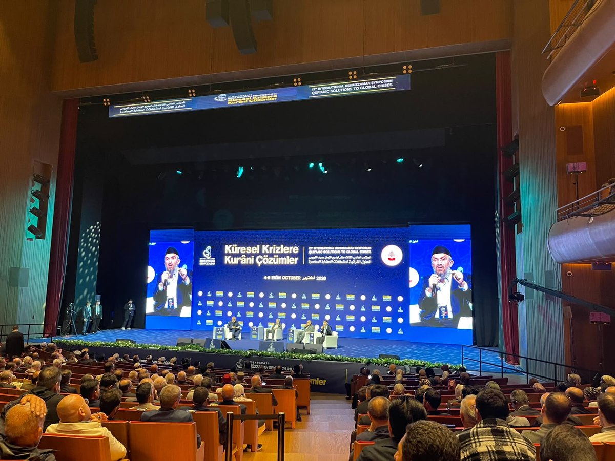 ihsanhocaresmi's tweet photo. Allah Teâlâ'nın inayetiyle telif ettiği eserlerle materyalizmanın bütün iddialarını çürüten, Uhuvvet,İhlas, Tesettür, İhtiyarlar Risalesi gibi onlarca telifatıyla İslam yolunu açan Bediüzzaman Said Nursi Hazretleri'ni bugün her zamankinden daha çok okumaya ve anlamaya muhtacız. https://t.co/IS4Vw7v0b7