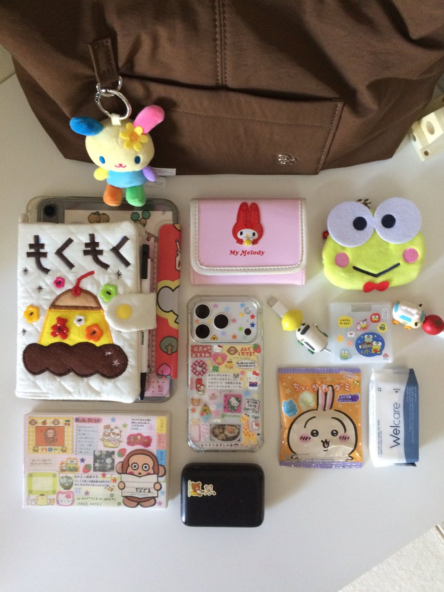 marauisxx's tweet photo. What’s in my bag ヾ(*'▽'*)
 ˚✿ Bag : asissy. club
𓂃𓂃𓂃𓂃𓂃𓂃𓂃𓂃𓂃
case : ig lunasunsan https://t.co/xBYa9iKpu4