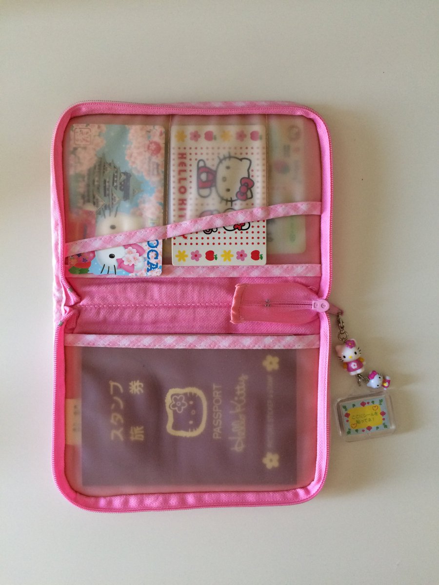 marauisxx's tweet photo. What’s in my bag ヾ(*'▽'*)
 ˚✿ Bag : asissy. club
𓂃𓂃𓂃𓂃𓂃𓂃𓂃𓂃𓂃
case : ig lunasunsan https://t.co/xBYa9iKpu4