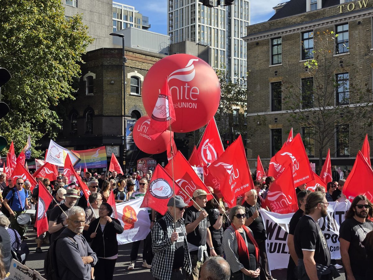 NSSN_AntiCuts's tweet photo. #NSSN on the #CableSt90 demo today to celebrate the 90th anniversary of when fascists defeated by working-class resistance in the East End of #London 

Workers unity NOT division 

Jobs, homes and services NOT racism 

1936-2026: the workers united will never be defeated ✊🏿✊🏽✊️ https://t.co/MXPKlUOo2l