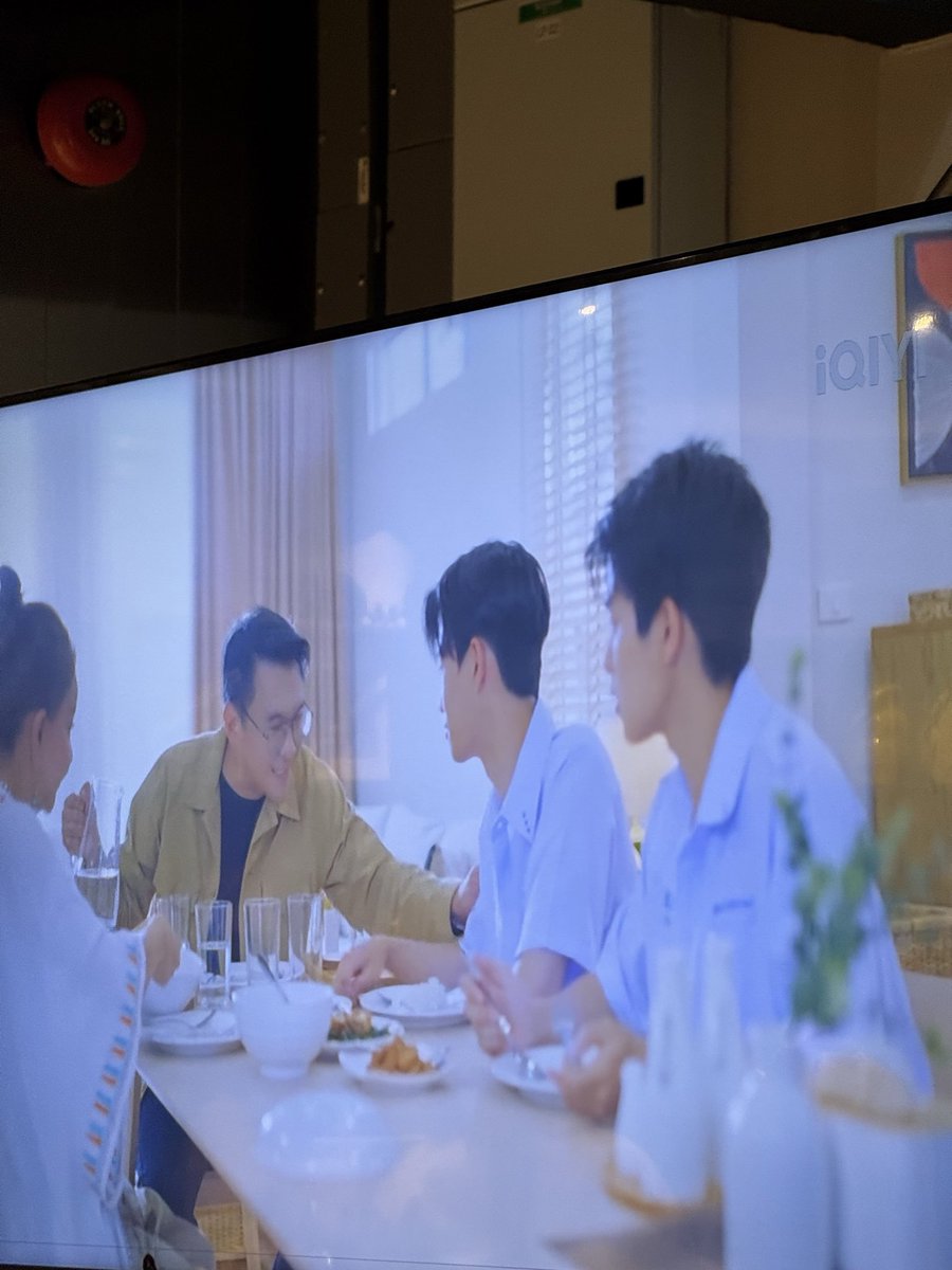 James_punnaphat's tweet photo. ในเฟรมนี้ มีคู่รักถึง 2 คู่ อิอิ 😜 🤣 😝 

LOVEX3 A TURNING POINT

#LOVEx3_EP8 https://t.co/UW6TH4K5LV