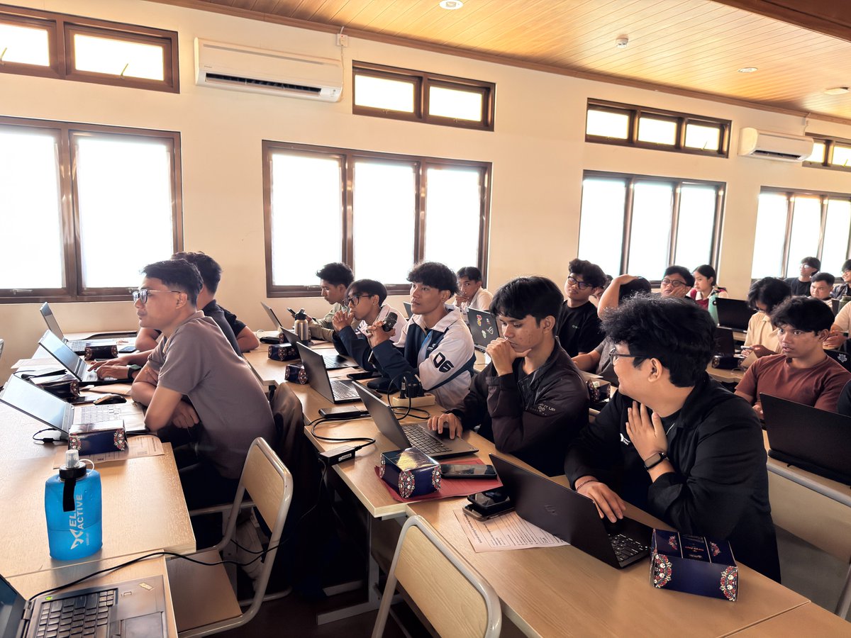 sachin_anatta's tweet photo. Grokbot Workshop Bali ✅🌴

230+ registered
130 accepted
104 showed up, laptops open 💻

Students, founders and creators, many of them non-tech, building their first bots at Universitas Udayana today 🤖

Thanks @SpaceX, @BaliSquad199997
Couldn't get a seat? Next one's coming 👀 https://t.co/6UoxbrK8Ql