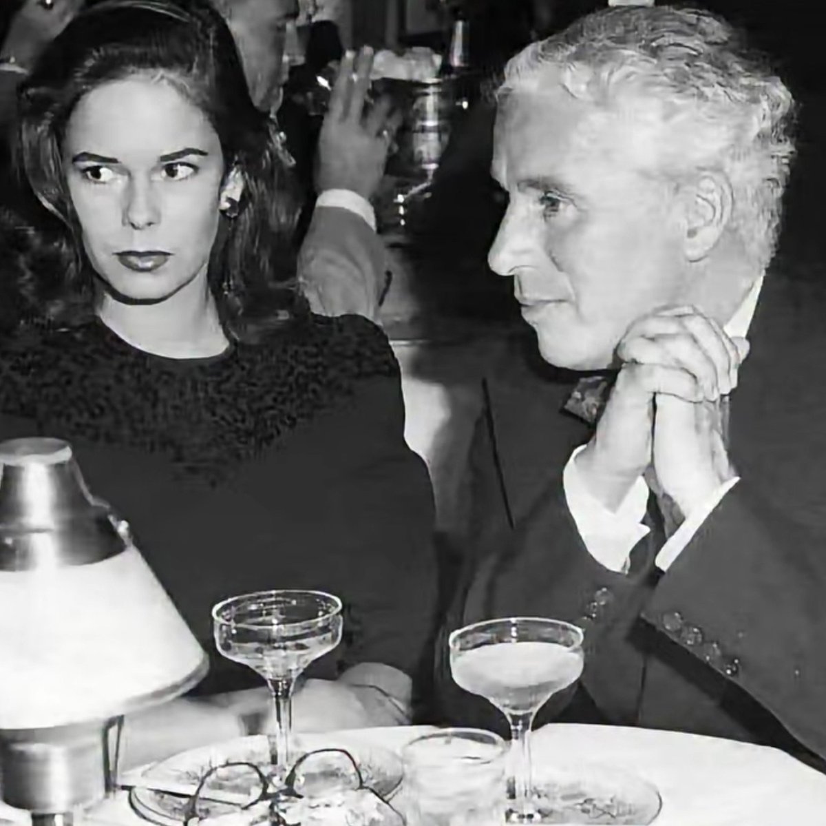 Ninja_Warrior11's tweet photo. Proposal Story of Charlie Chaplin..

When Charlie Chaplin proposed to Ooana O'Neil, he was 53 years old and she was 18 years old. The great artist said, "Marry me so that I can teach you how to live and you teach me how to die."

She replied, "No, Charlie, I'm going to marry you so that you can teach me how to grow up and I teach you how to stay young."

They lived together for 34 years and had 8 children.
